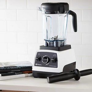 Brand New in sealed box Vitamix Pro Series 750 64-oz Blender w/ 5 Presets Books